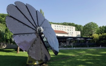 Les pétales photovoltaïques de la Smartflower suivent le soleil